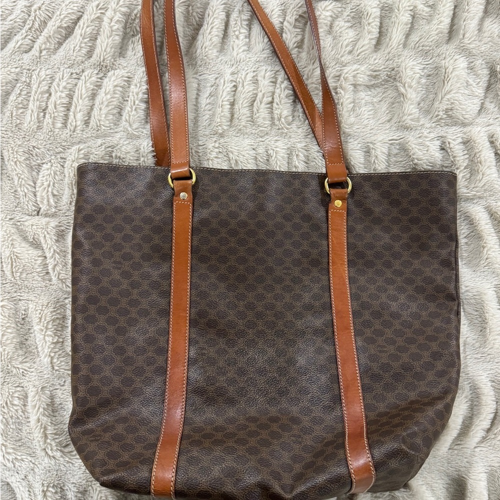 Celine Macadam Tote – Classic Luxury - Picture 4 of 9